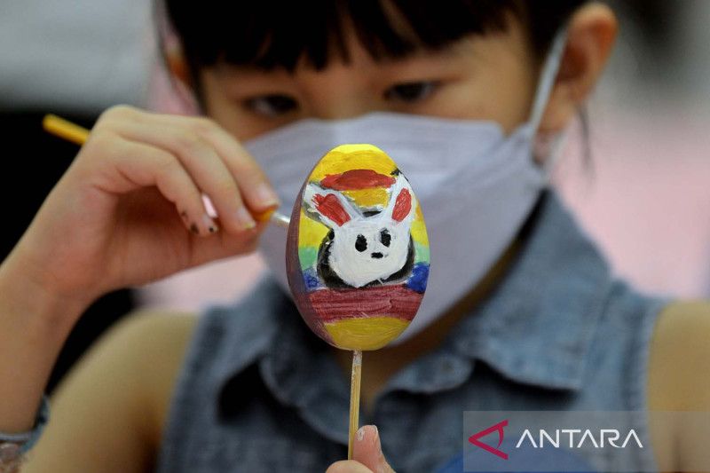 Humaniora: Lomba melukis telur Paskah