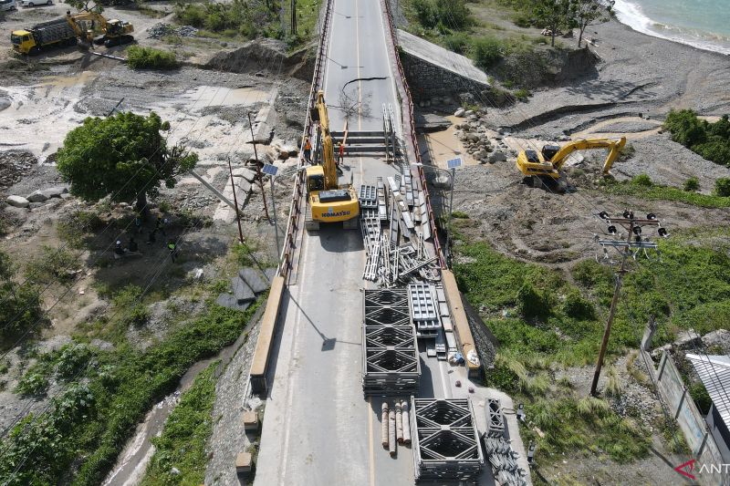 PENANGANAN JEMBATAN AMBLAS DI JALUR MUDIK