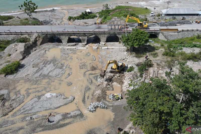 PENANGANAN JEMBATAN AMBLAS DI JALUR MUDIK