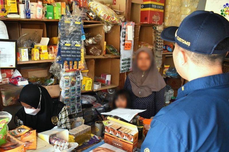Bea Cukai Pekanbaru sita ribuan rokok ilegal dalam operasi pasar