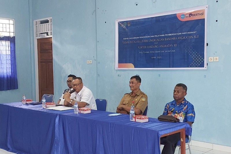 Humaniora: Poltekbang: SMKN 5 Waibhu sekolah penerbangan pertama di Papua
