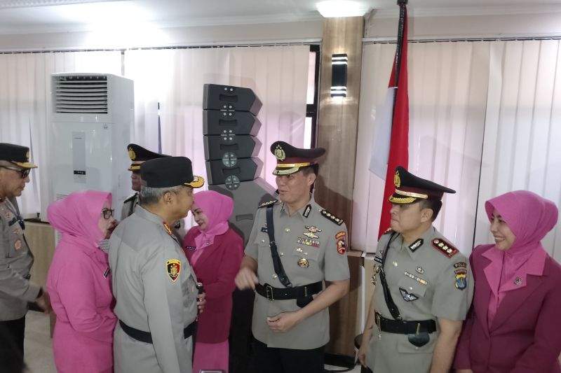 Kapolda Sulut Sertijab tiga pejabat utama dan tujuh Kapolres