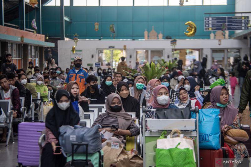 Arus Mudik Di Stasiun Kertapati