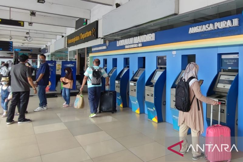 Penumpang di Bandara Halim Perdanakusuma pada H-7 Lebaran naik