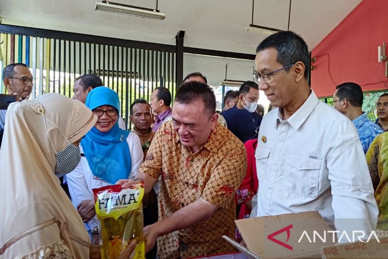 Pj Gub DKI hadiri wakaf Alquran dan bazar minyak goreng Sinar Mas