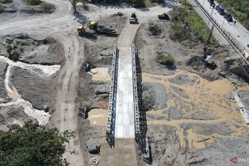 BPJN RAMPUNGKAN PEMBANGUNAN DUA JEMBATAN DARURAT