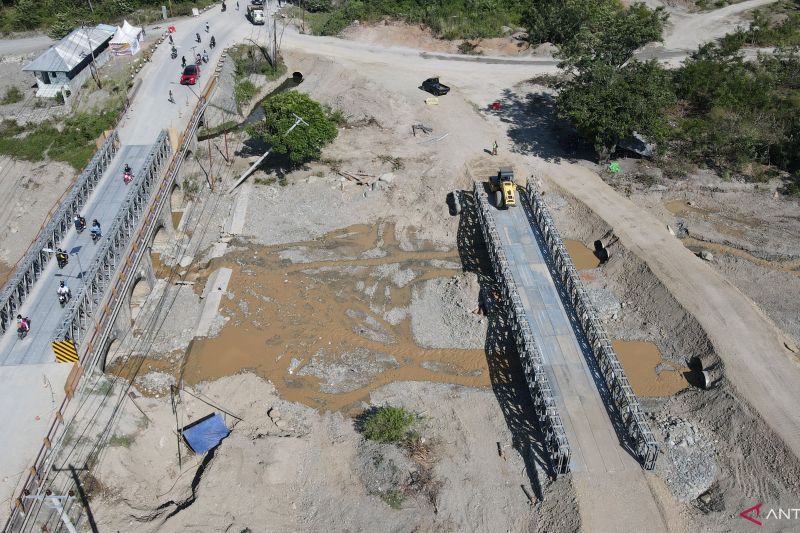 BPJN RAMPUNGKAN PEMBANGUNAN DUA JEMBATAN DARURAT