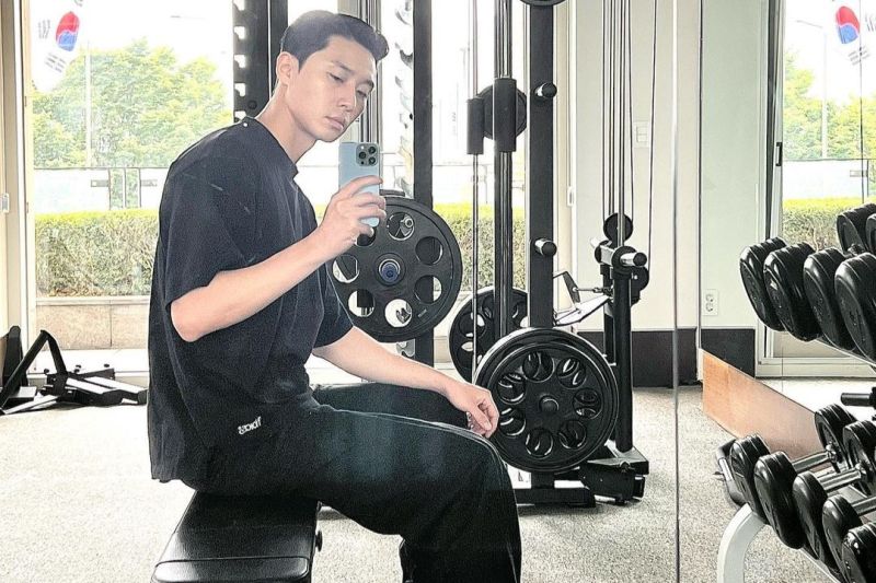 Park Seo-joon intensifkan latihan kekuatan demi "Dream"