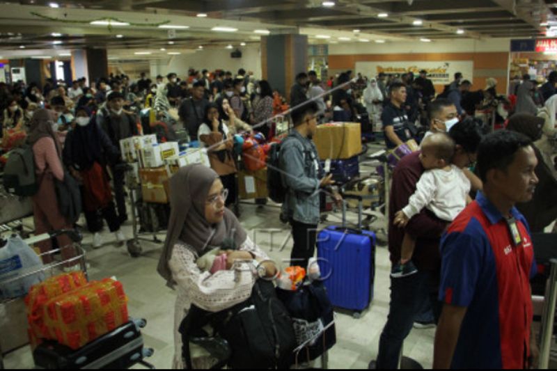 Puncak arus mudik di Bandara Sultan Hasanuddin Makassar