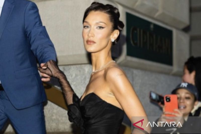 bellahadid-tanggapi-soal-penampilannya-di-victorias-secret-2025