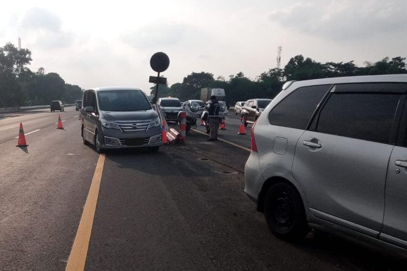 Contraflow diterapkan atasi kepadatan jalan Tol Jakarta-Cikampek