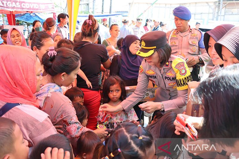 Kriminal kemarin, polisi hibur korban kebakaran hingga persiapan arus balik