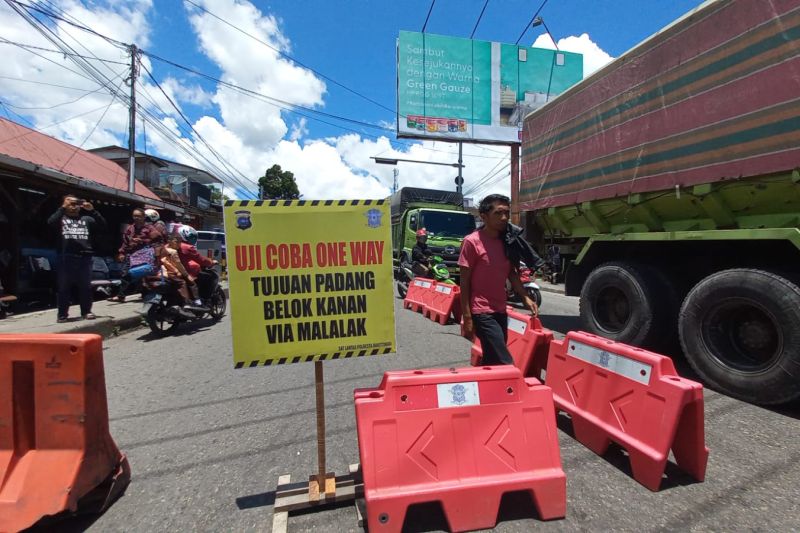 Penerapan sistem satu arah jalan lintas Bukittinggi-Padang berakhir