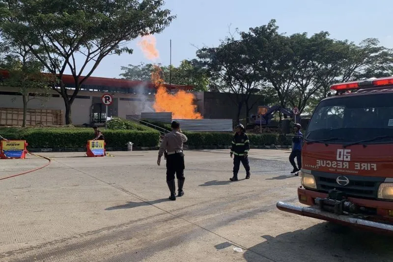 Sudah 2 Hari, Semburan Api di Rest Area KM 86 Tol Cipali Belum juga Padam