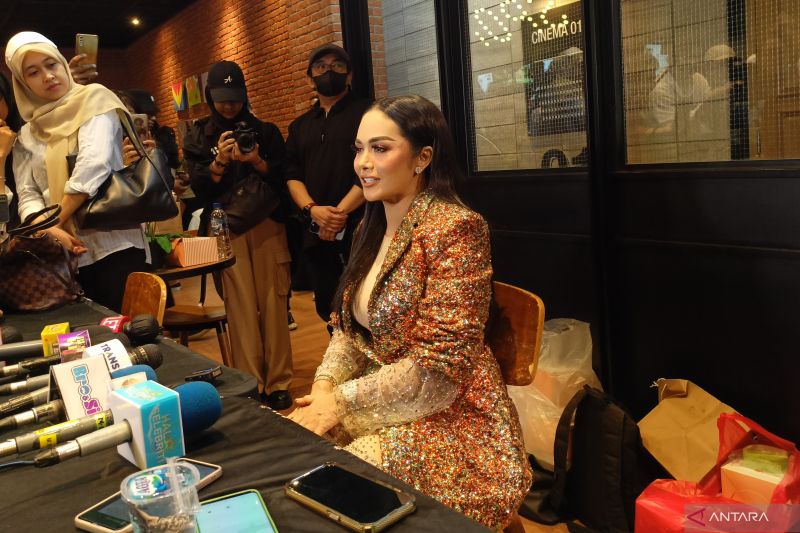 Krisdayanti kini putuskan pakai nama sesuai akta lahir