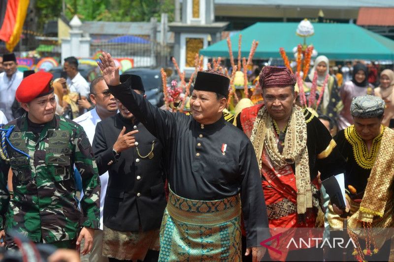 Menhan kunjungi Istano Basa Pagaruyung