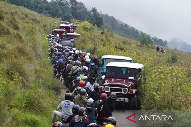 Penampakan kemacetan di kawasan wisata Gunung Bromo