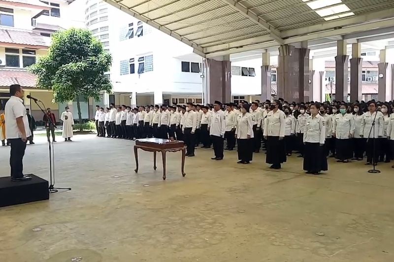 Humaniora: Dukung Tangerang Cerdas, Pemkot Tangerang lantik 1735 guru jadi PPPK