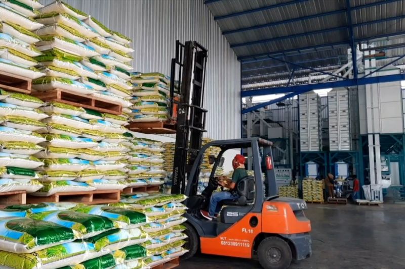 Humaniora: Agar harga terkendali, NTB stop sementara kirim beras ke luar daerah