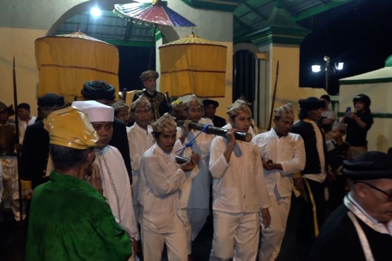 Humaniora: Ritual tradisi Kolano Uci Sabea di Masjid Kesultanan Ternate