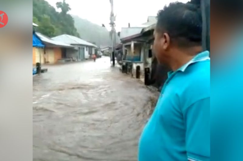 Humaniora: Ratusan rumah di tiga desa di Halmahera Barat dilanda banjir
