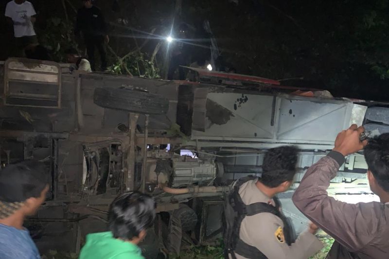 30 santri jadi korban bus masuk jurang di Sulawesi Tengah