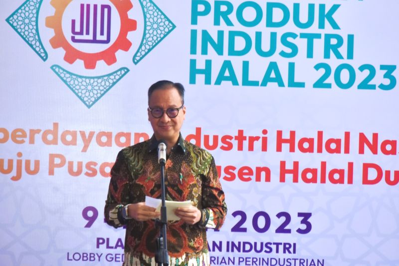 Dia mendesak Indonesia untuk memantapkan kembali posisinya sebagai pemimpin global dalam industri Halal