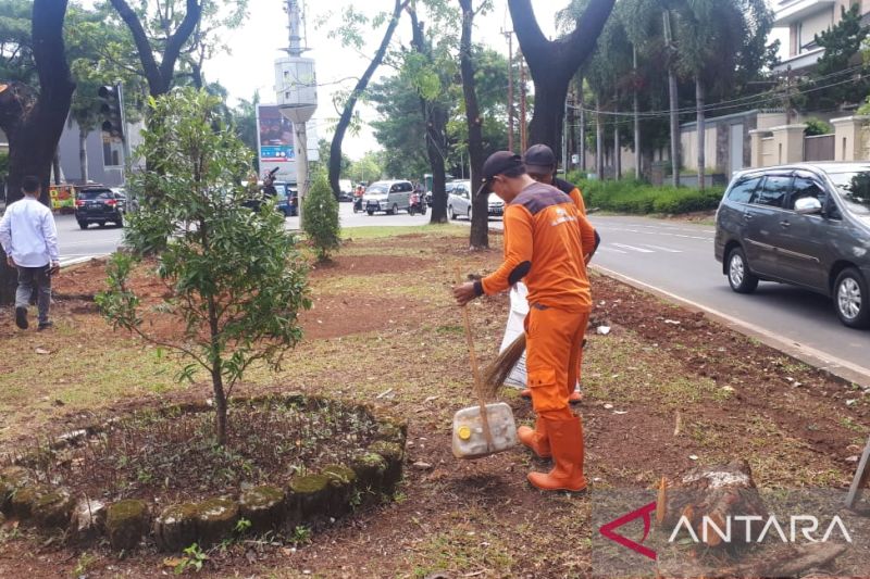 Kelurahan Kembangan Selatan tata TPS ilegal jadi taman