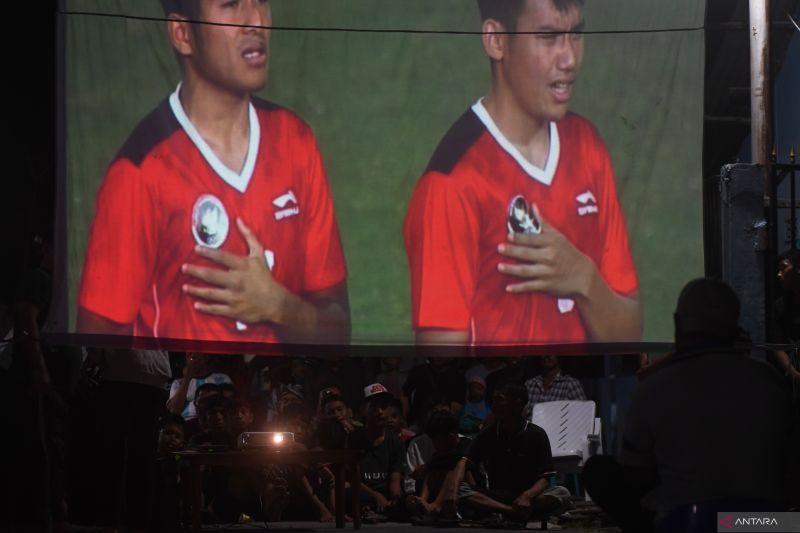 Nonton bareng timnas di kediaman Witan Sulaeman