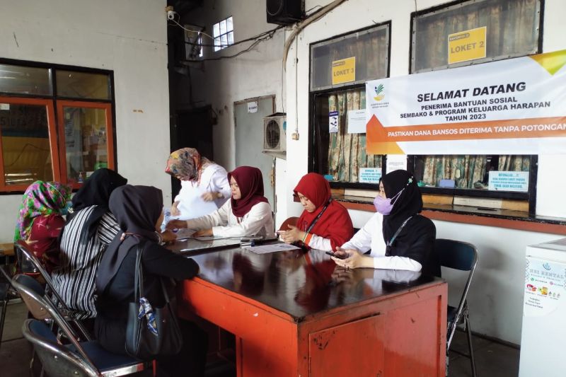 Pos Indonesia salurkan Bansos Sembako - PKH untuk 9.833 KPM Sumedang