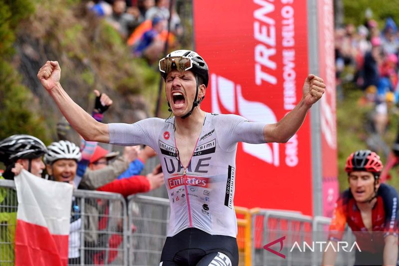 Rekan penting Pogacar, Joao Almeida mundur dari Tour de France
