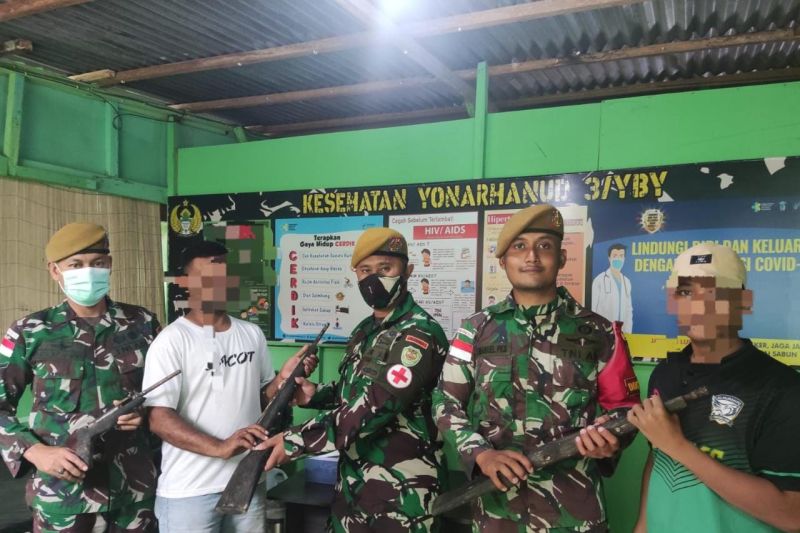 Satgas Yonarhanud 3/YBY terima 89 senpi dari warga Maluku Utara