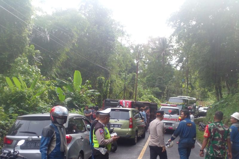 Tiga orang tewas akibat kecelakaan bus di jalan Leilem-Sonder Sulawesi Utara