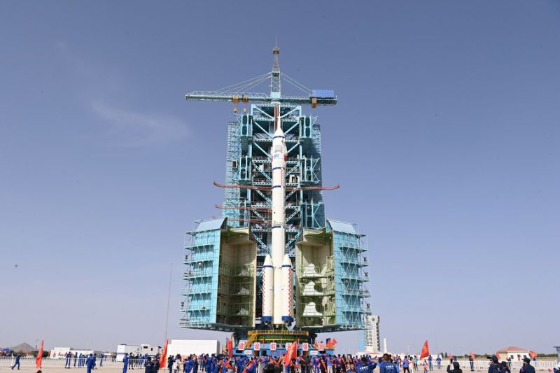 wahana-antariksa-berawak-china-shenzhou-16-siap-diluncurkan