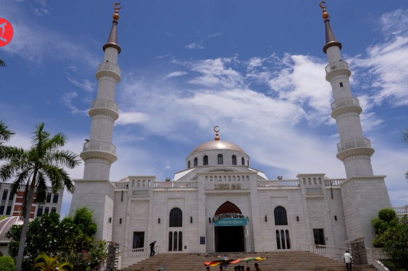 Humaniora: Mengikuti shalat jumat di masjid Al Serkal Phnom Penh