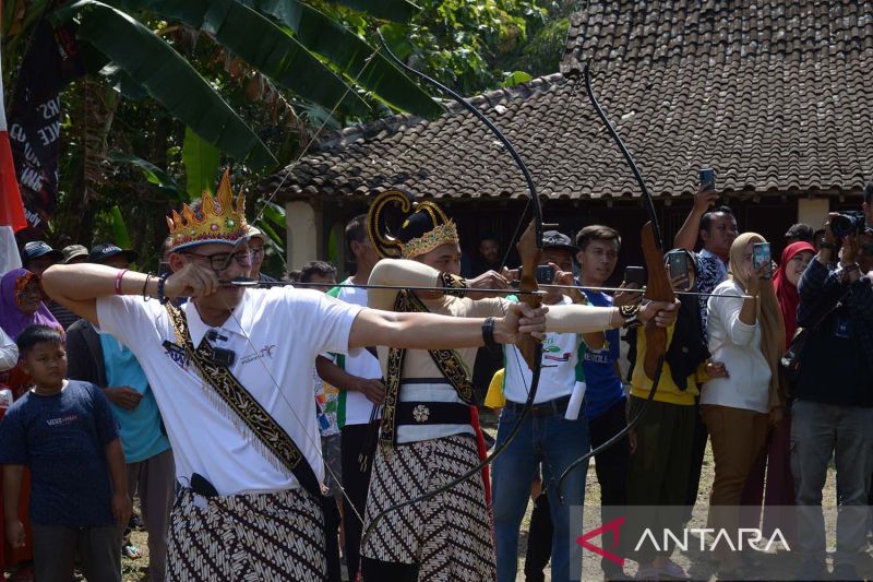 Menparekraf Sandiaga Uno kunjungi desa wisata wayang di Klaten