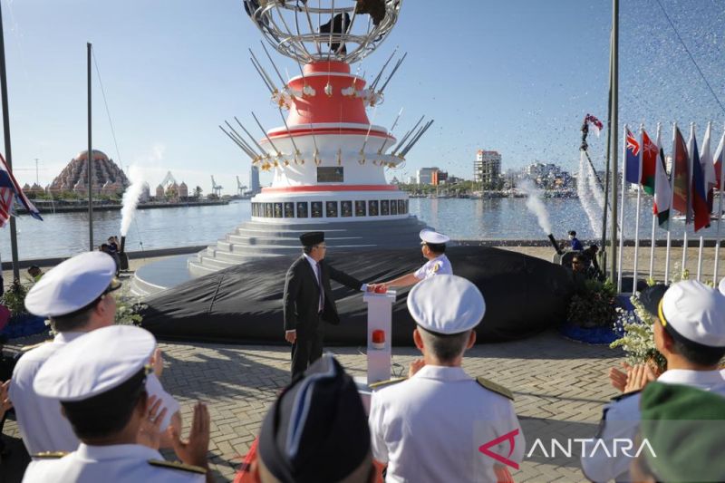 Kasal RI dan Wali Kota Makassar resmikan monumen MNEK