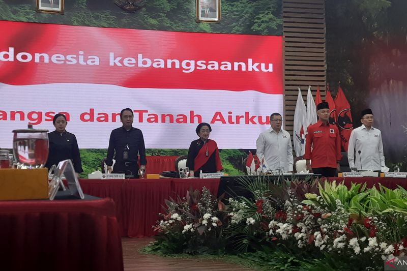 Hasto sambut kedatangan pengurus Perindo di Kantor PDIP dengan pantun