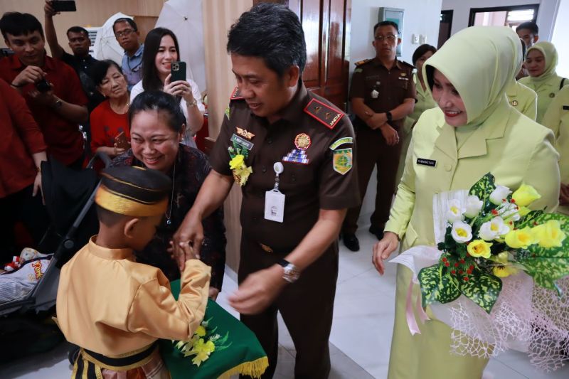 Kajati - Ketua IAD Sulut hadiri pelepasan  anak-anak TK Adhyaksa Manado