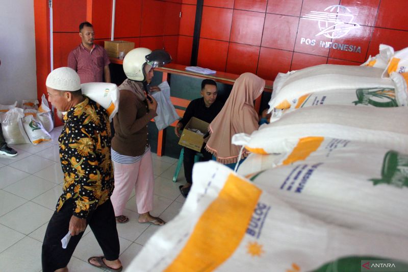 Pemerintah telah memperpanjang penyaluran bantuan beras untuk periode Oktober-Desember