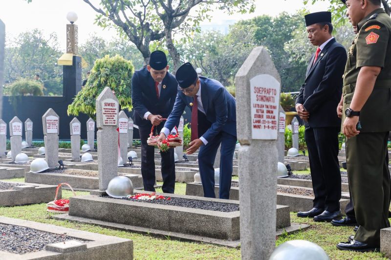 Pj Gubernur DKI Jakarta ziarah ke pendahulu jelang HUT ke-496 Jakarta