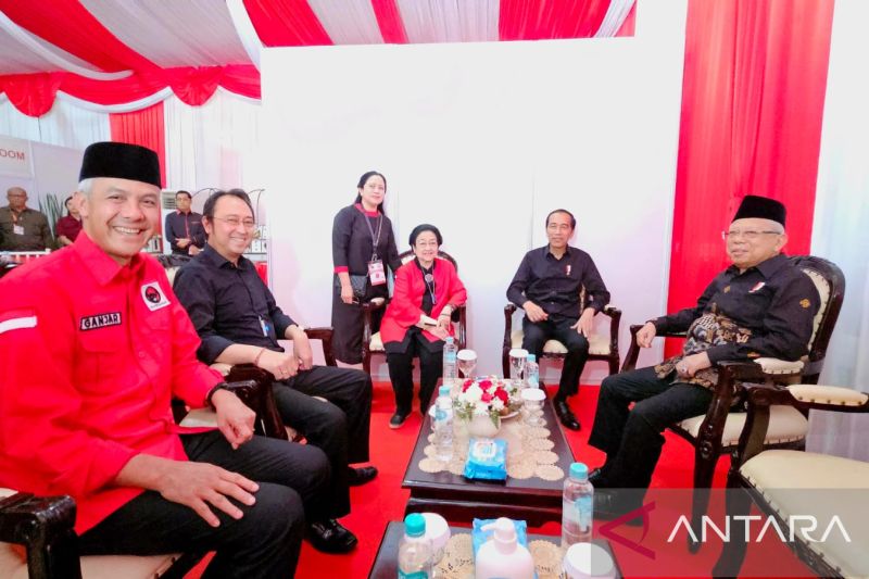 Jokowi dan Maruf Amin hadir bersama tokoh lain di Puncak BBK 2023