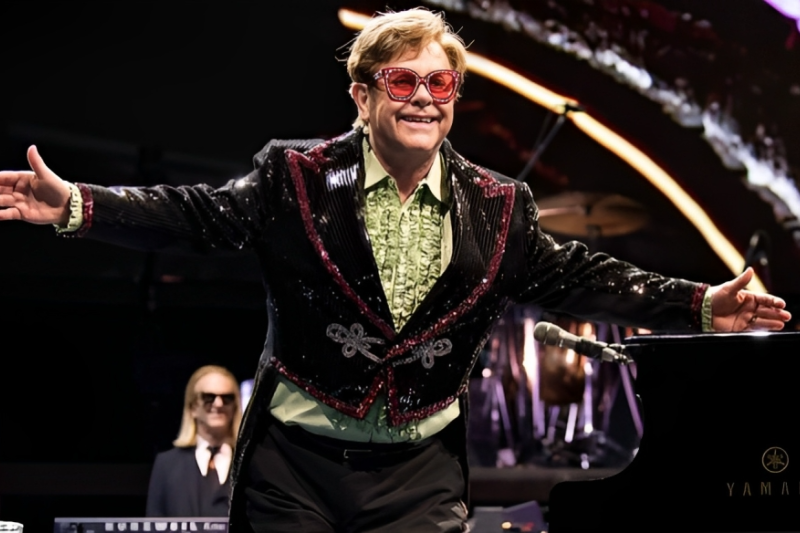 Penampilan Elton John di Glastonbury bertabur bintang
