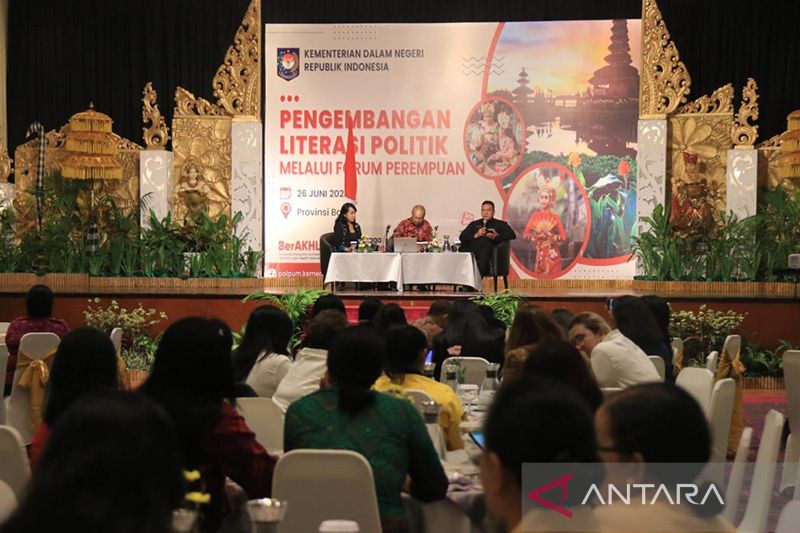 Kemendagri beri pemahaman literasi politik kepada kaum perempuan Bali
