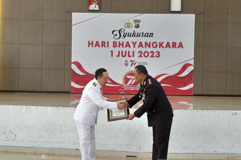 Bangka Tengah hibahkan dua gedung untuk kepolisian