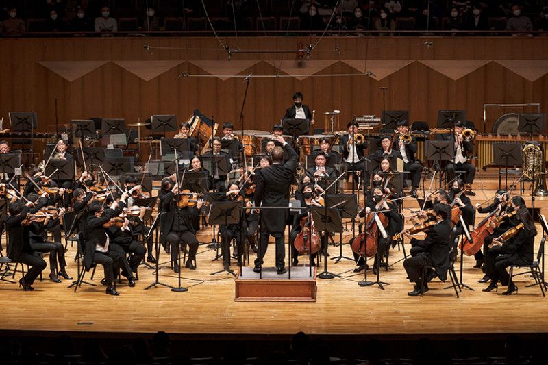 Robot tampil sebagai konduktor pada pertunjukan orkestra di Seoul