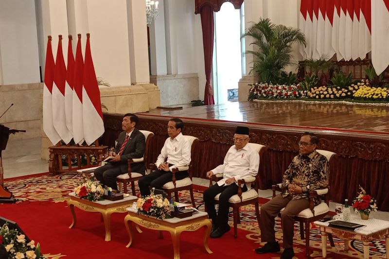 Jokowi minta kementerian-lembaga dongkrak konsumsi demi pertumbuhan 