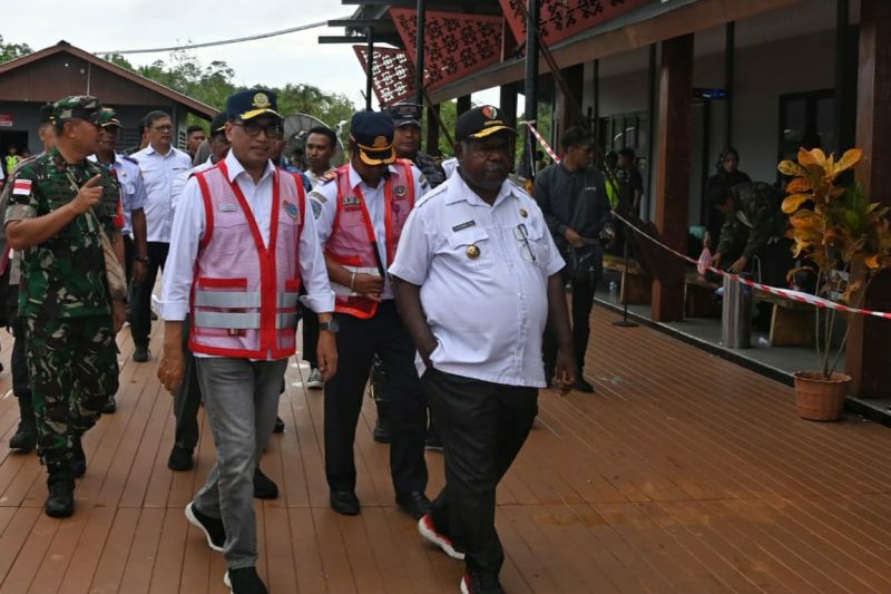 Menhub tinjau Bandara Ewer Asmat jelang diresmikan Presiden Jokowi