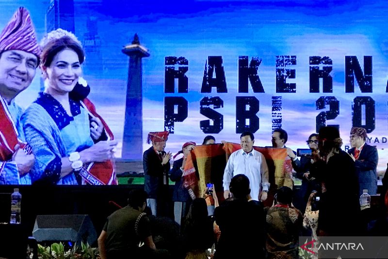 Prabowo puji Effendi Simbolon: Wakil rakyat yang benar harus kritis