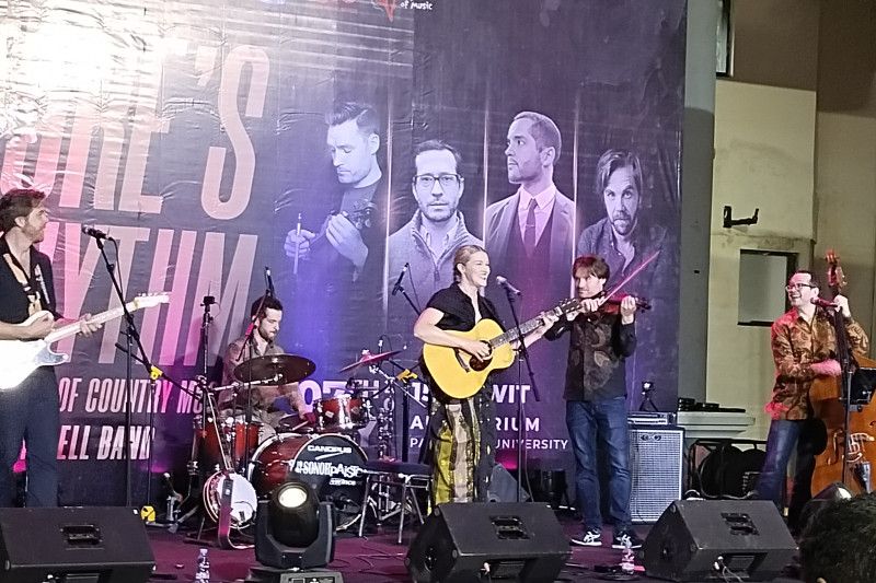 Ashley Campbell hibur warga kota Ambon